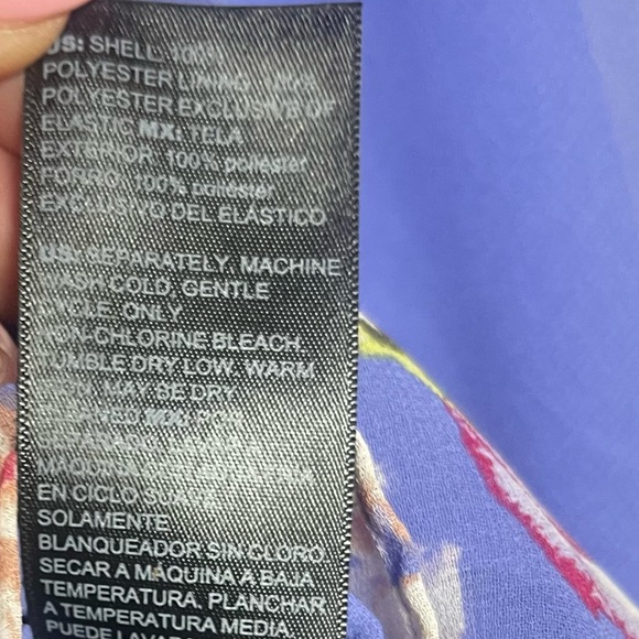 WHBM Periwinkle floral spring Long-Sleeve Off the Shoulder Ruffle Blouse size L - Picture 6 of 6